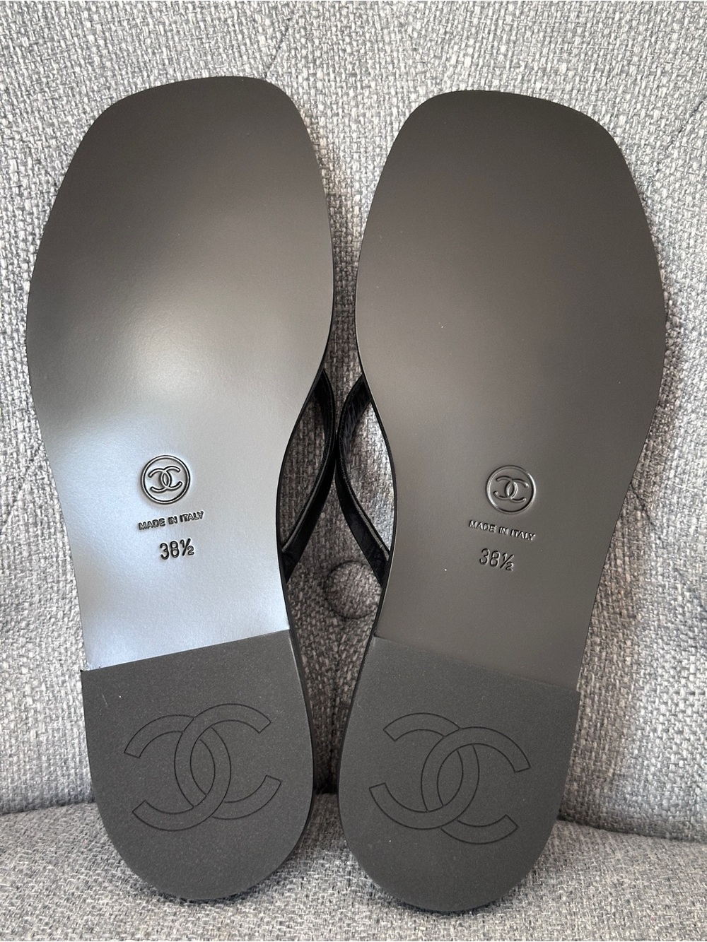 NEW BLAZY CHANEL Black leather GOLD CC Logo FLIP FLOP Slides Flat Sandals 38.5 - Picture 14 of 16
